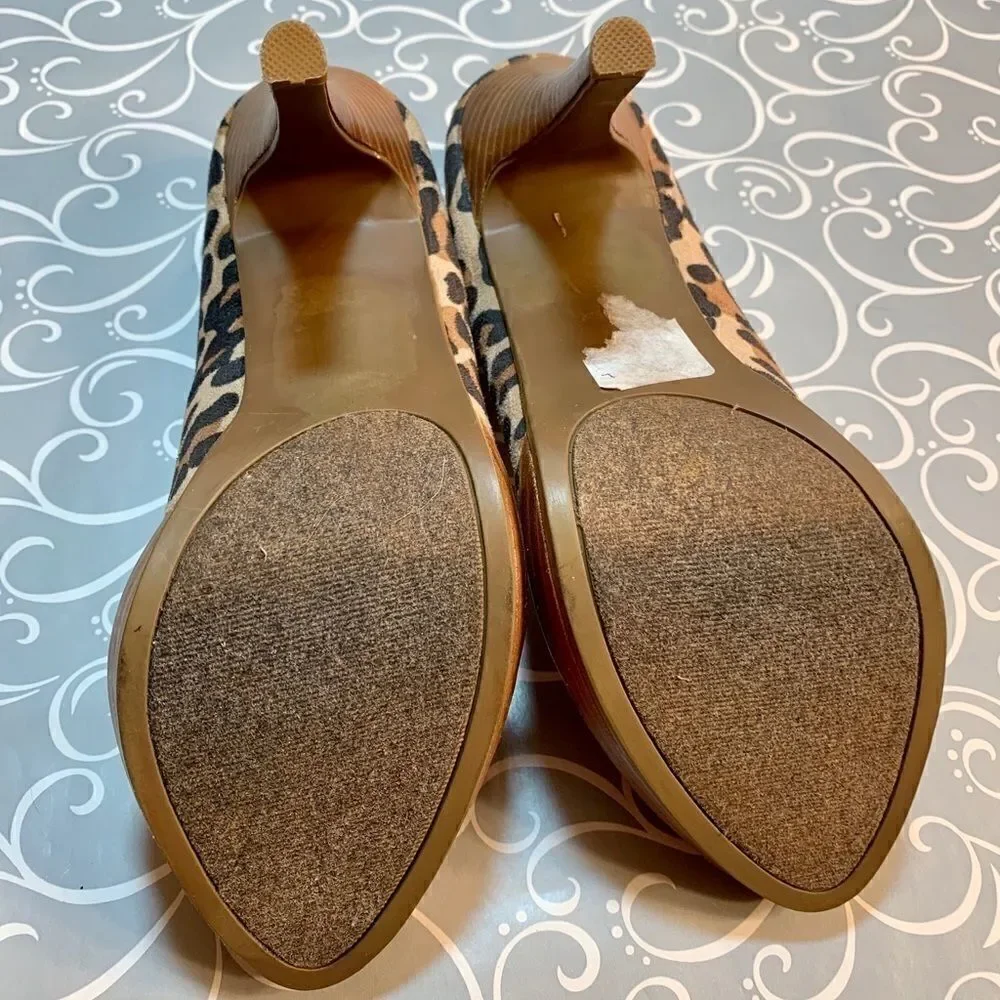Leopard/Cheetah Print Faux Suede Peep Toe Heels 6.5